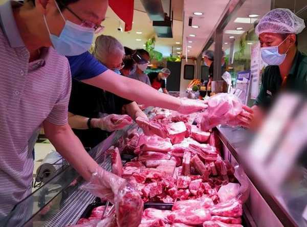 10月31日：全国农产品批发市场猪肉均价为20.70元/公斤，比昨天上升0.8%