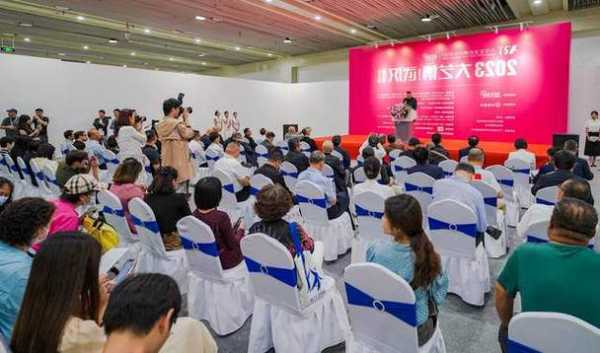 第四届大学生艺术博览会(武汉)今日开幕，蓝月亮十年持续推进青年艺术事业发展