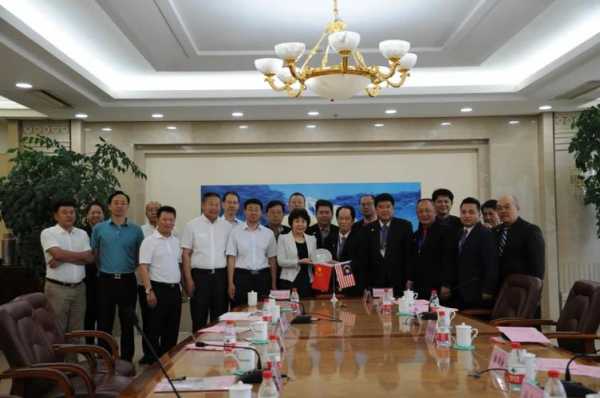 青海省工商联与香港中华总商会
签订友好合作协议