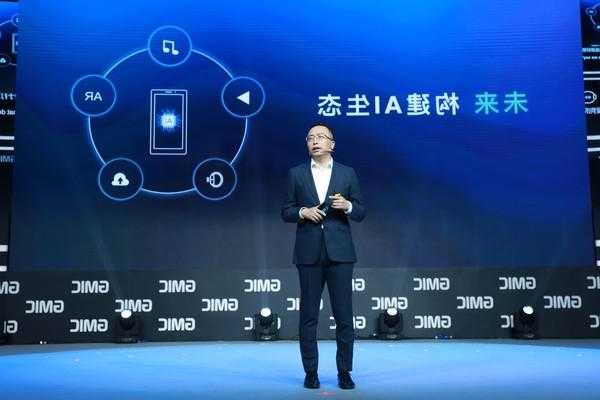 荣耀CEO赵明：即将推出自研端侧AI大模型和全新云服务
